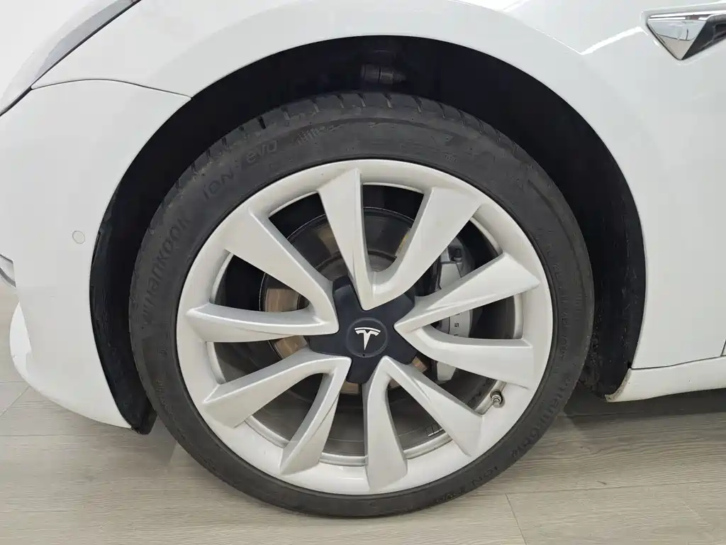 Tesla Model 3 — миниатюра 55