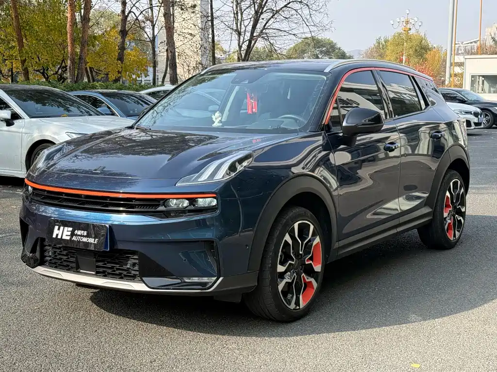 Lynk & Co 06