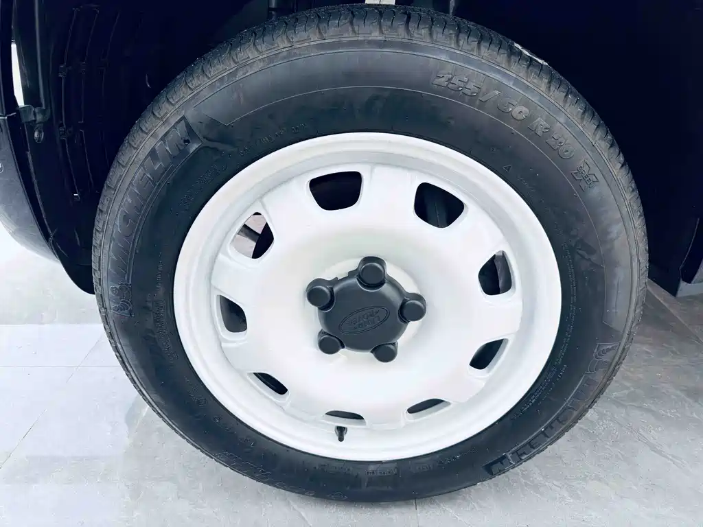 Land Rover Defender — миниатюра 5