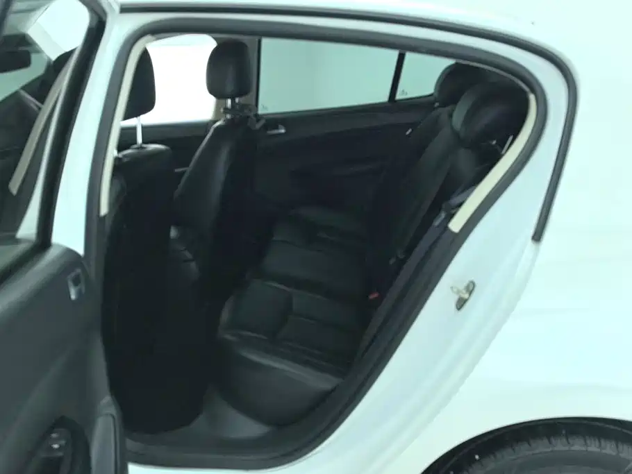 Peugeot 308 — миниатюра 11