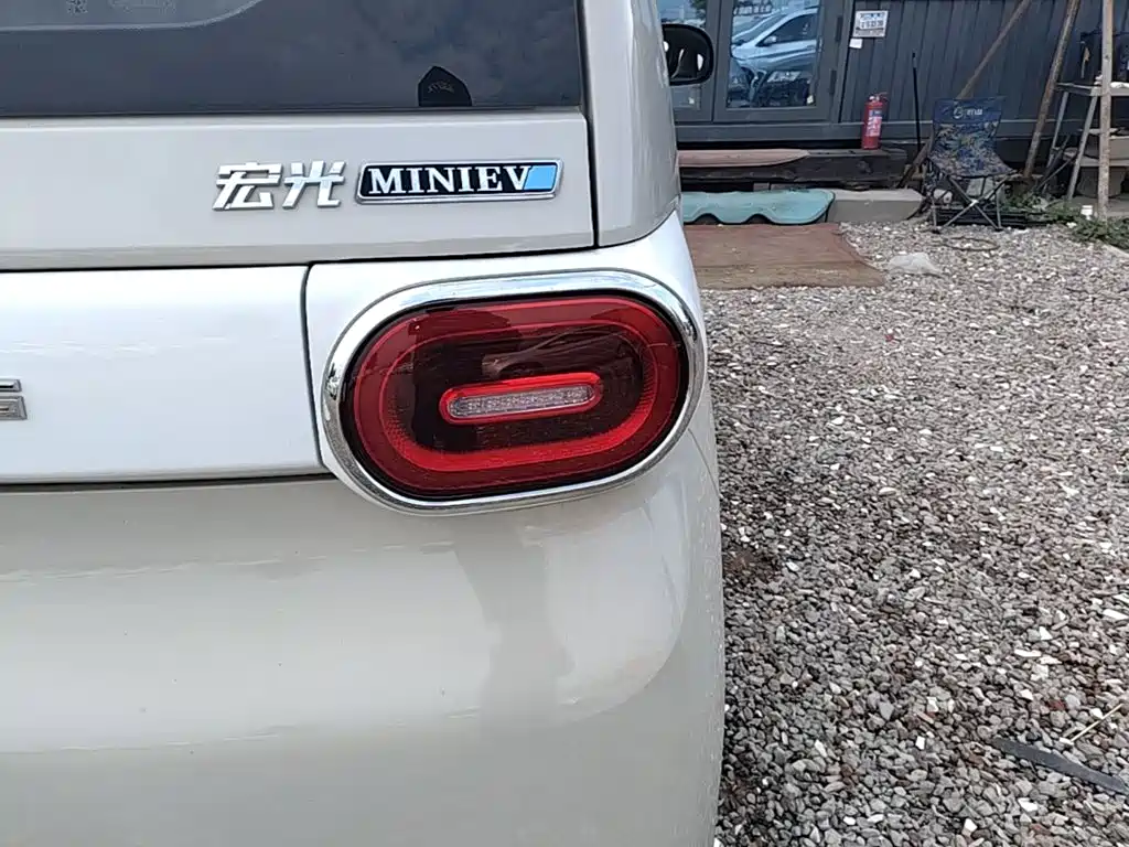 Wuling MINIEV — миниатюра 8