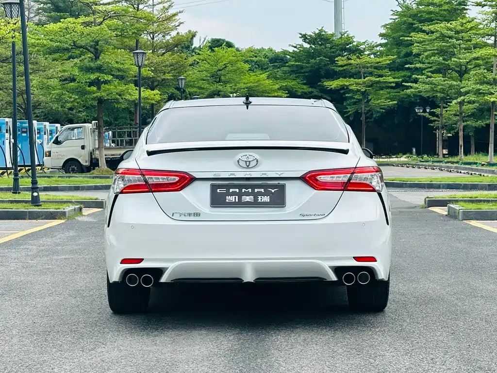 Toyota Camry — миниатюра 5