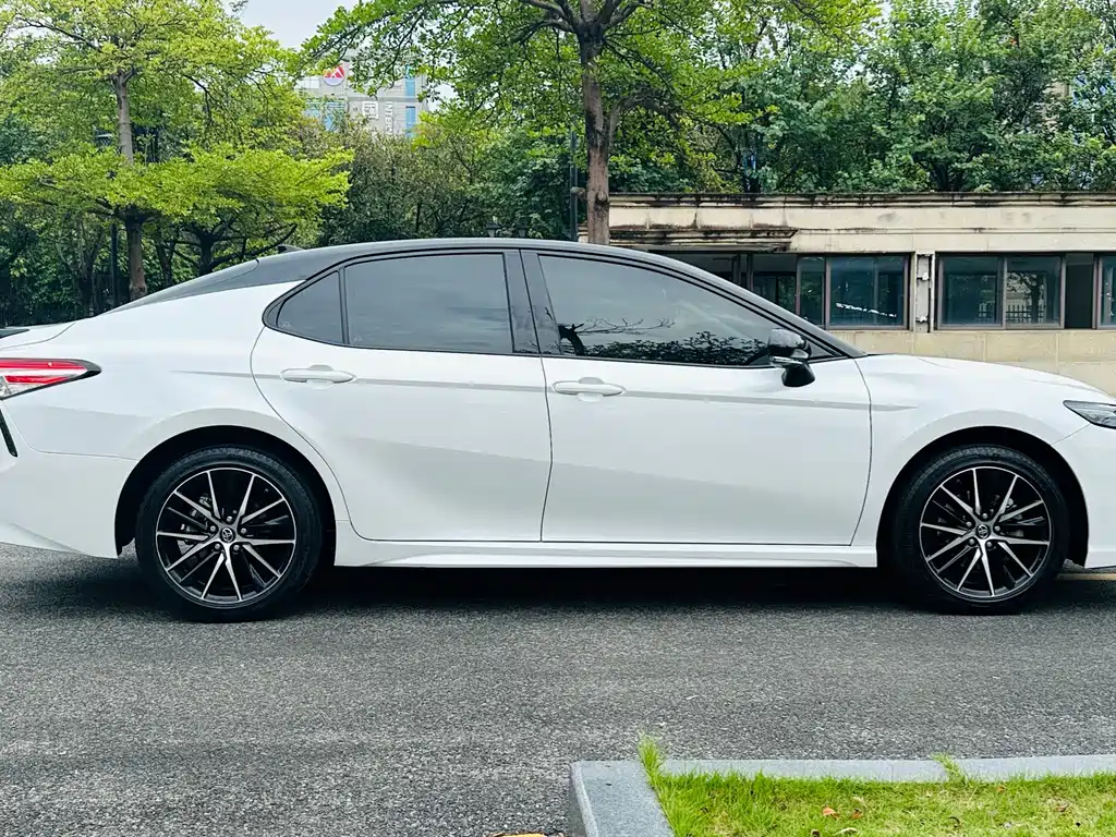 Toyota Camry — миниатюра 8