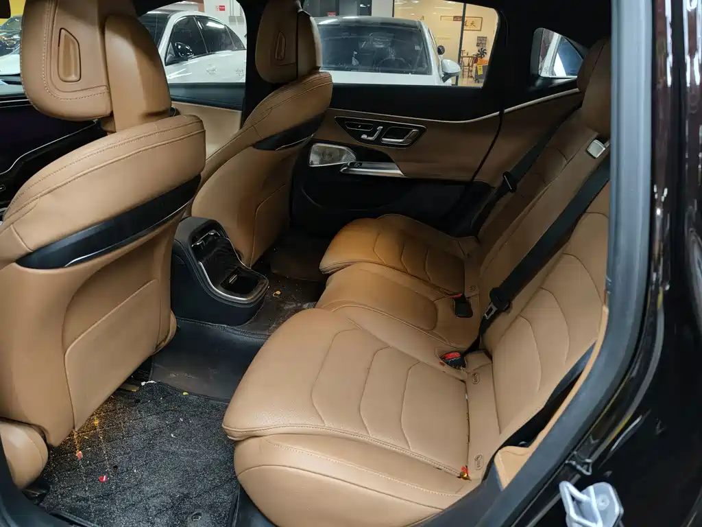 Mercedes-Benz E-Class — миниатюра 10
