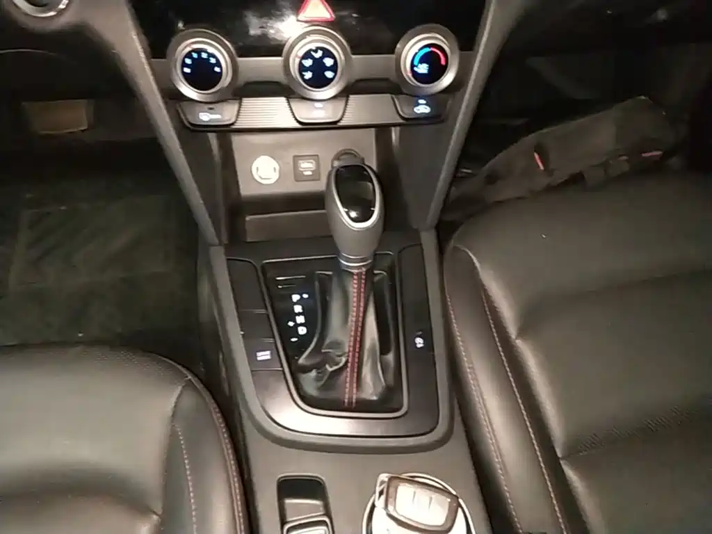 Hyundai Elantra — миниатюра 14