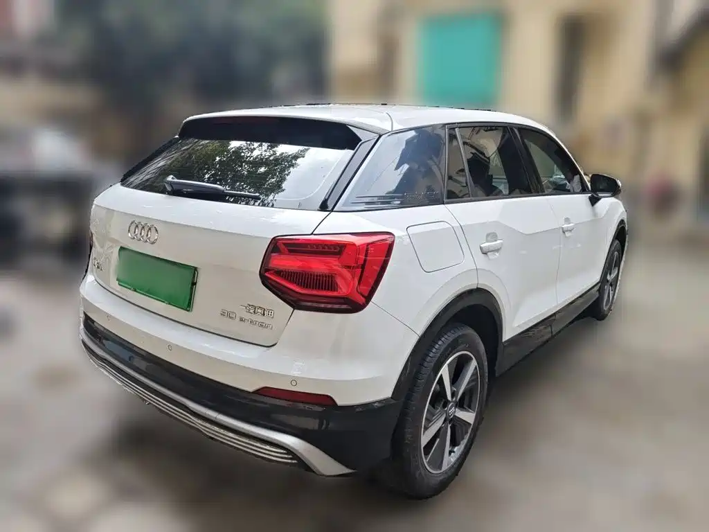 Audi Q2L e-tron — миниатюра 6