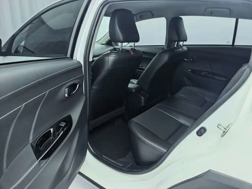 Toyota Yaris L — миниатюра 11
