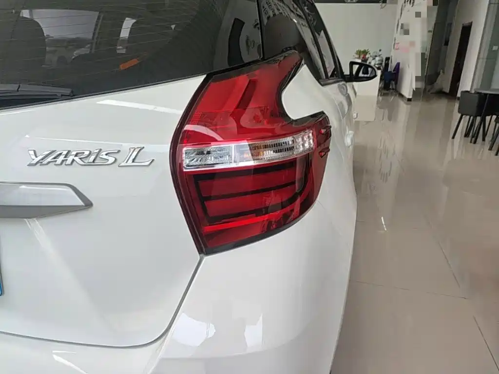 Toyota Yaris L — миниатюра 8
