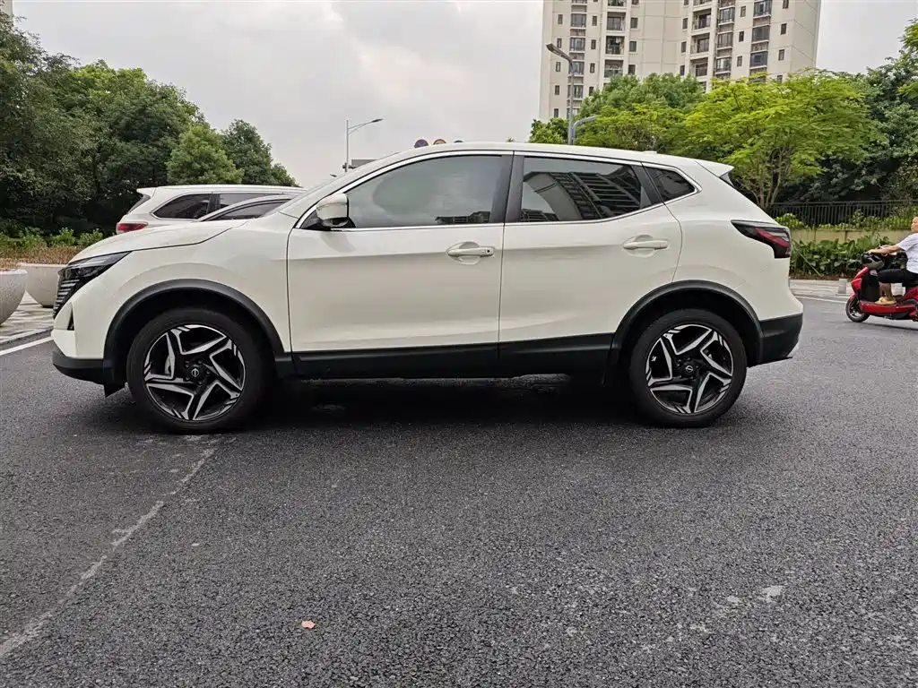Nissan Qashqai — миниатюра 3