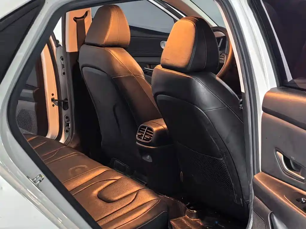 Hyundai Elantra — миниатюра 7