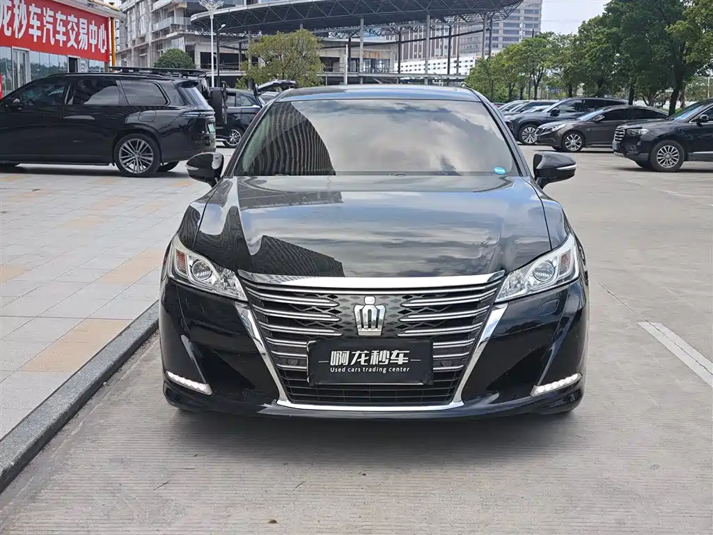 Toyota Crown — миниатюра 2