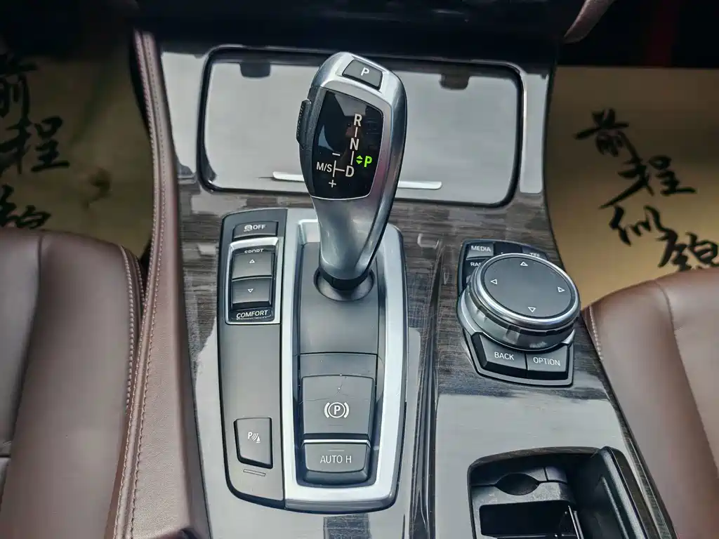 BMW 5 Series — миниатюра 13