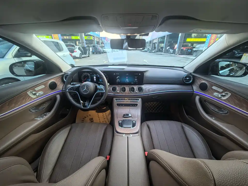 Mercedes-Benz E-Class — миниатюра 7