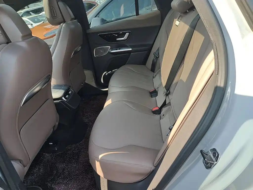 Mercedes-Benz EQE SUV — миниатюра 17