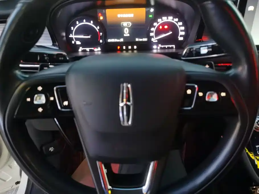Lincoln Corsair — миниатюра 15