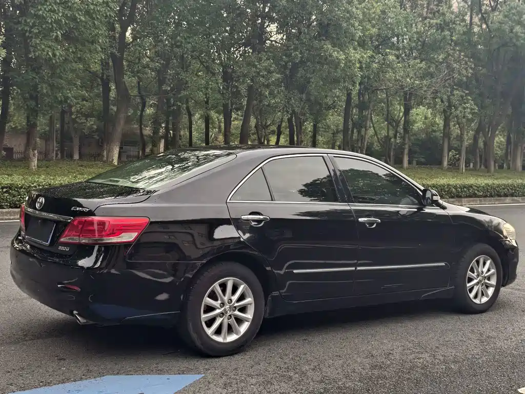 Toyota Camry — миниатюра 7