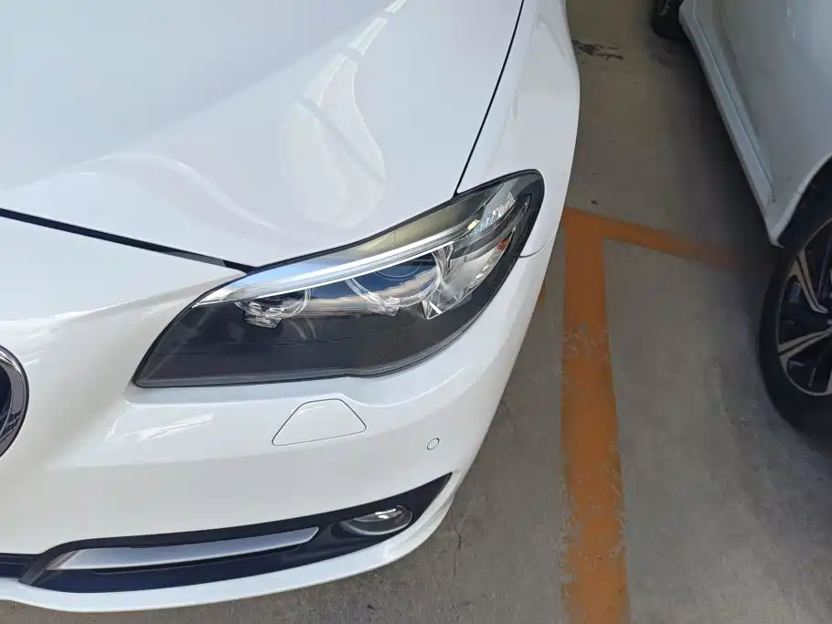BMW 5 Series — миниатюра 5