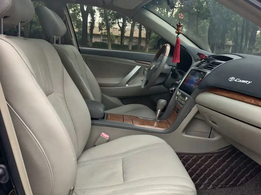 Toyota Camry — миниатюра 5