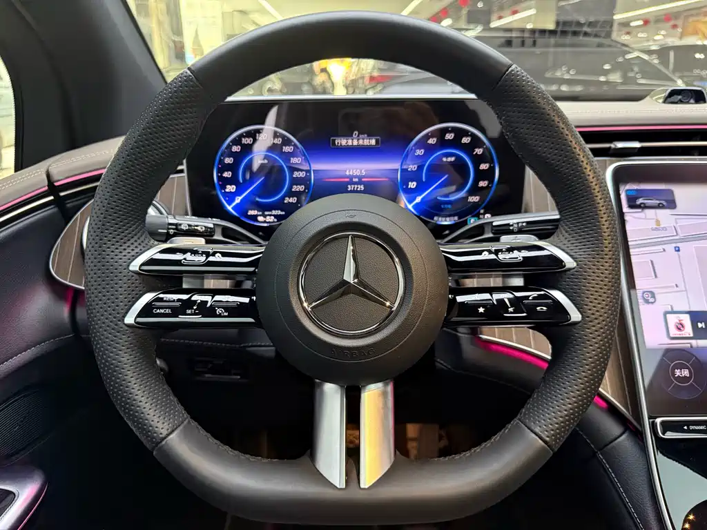 Mercedes-Benz EQE SUV — миниатюра 14