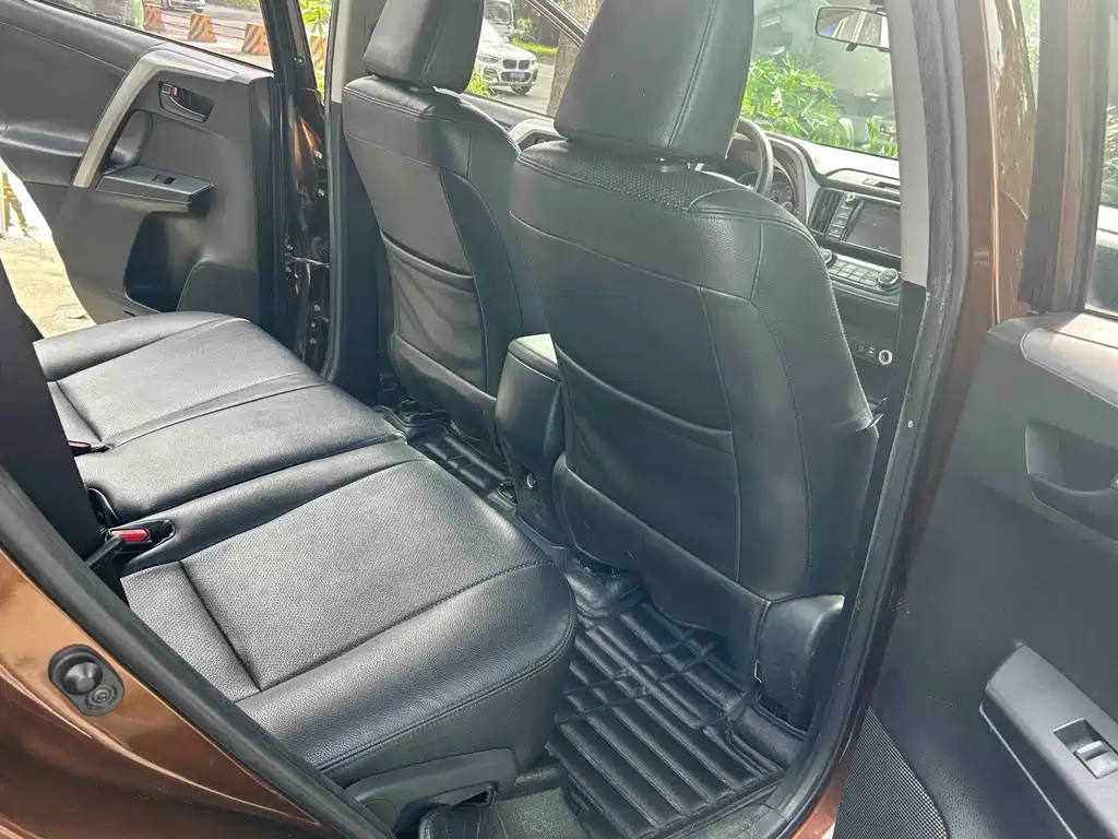 Toyota RAV4 — миниатюра 13