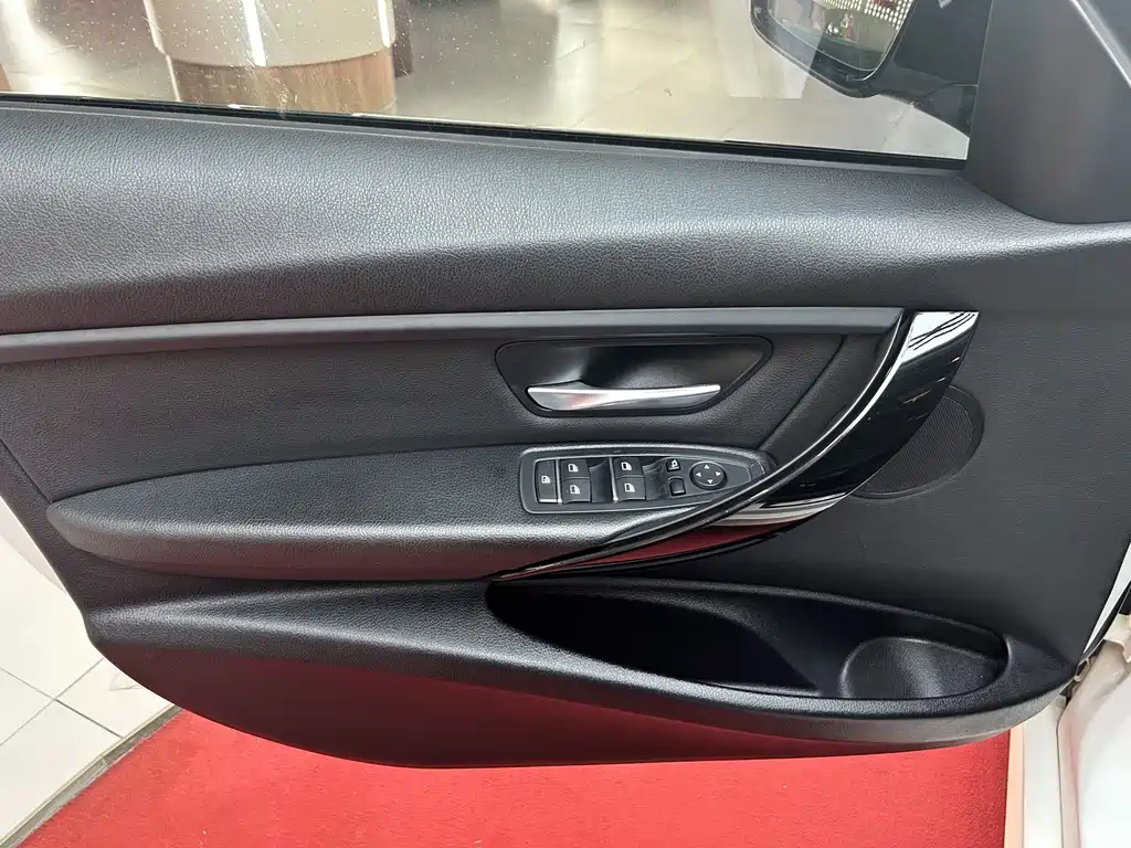 BMW 3 Series — миниатюра 11