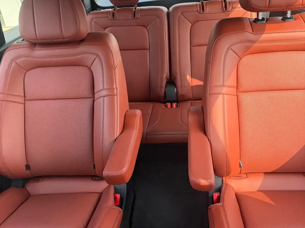 Lincoln Aviator 2024 3.0T V6 мест