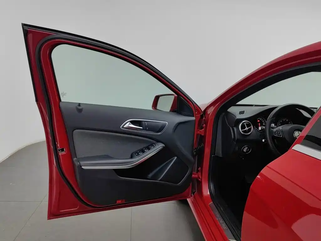 Mercedes-Benz A-Class (Import) — миниатюра 8