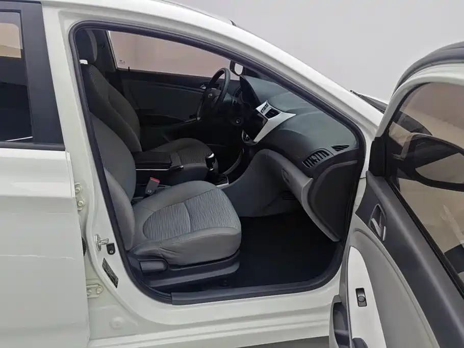 Hyundai Verna — миниатюра 8