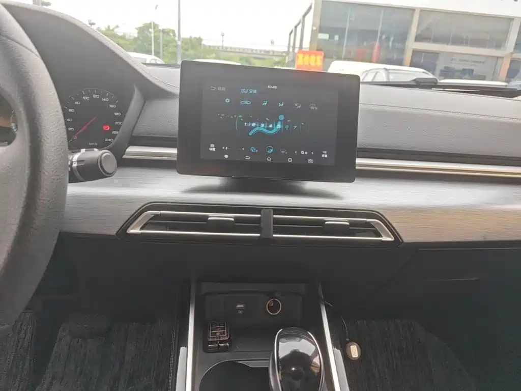 BYD Qin — миниатюра 13