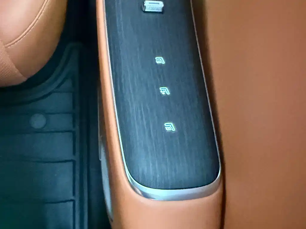 AITO AITO M7 — миниатюра 9