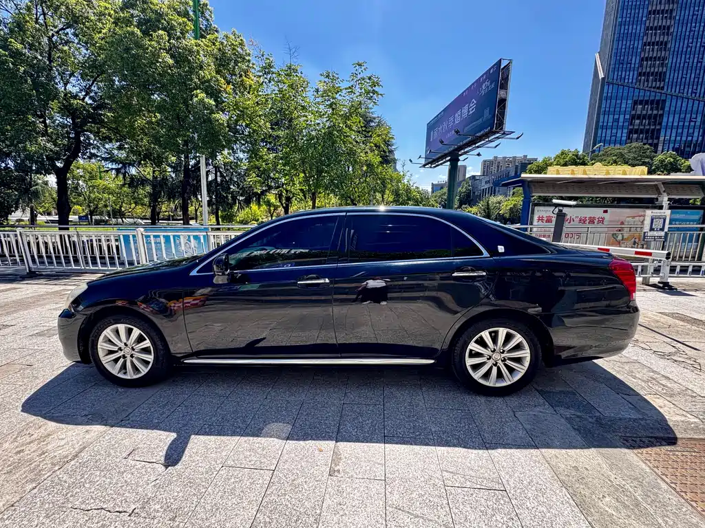 Toyota Crown — миниатюра 14