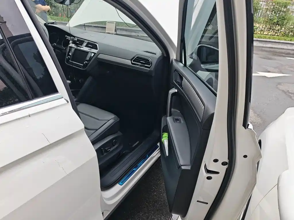 Volkswagen Tiguan L — миниатюра 19