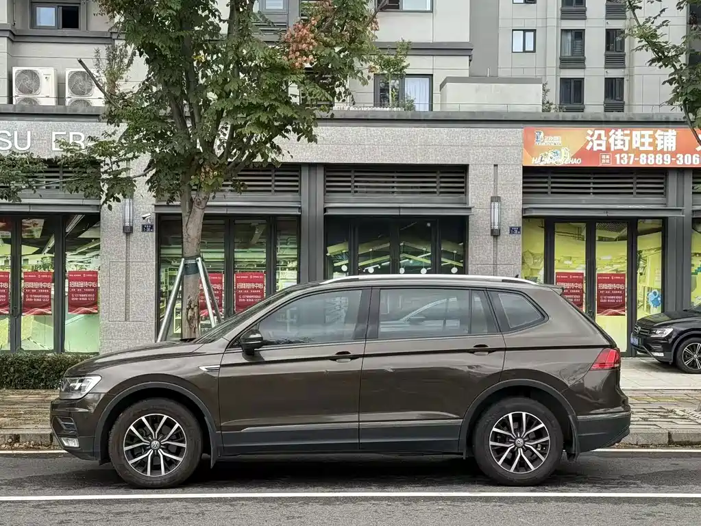 Volkswagen Tiguan L — миниатюра 2