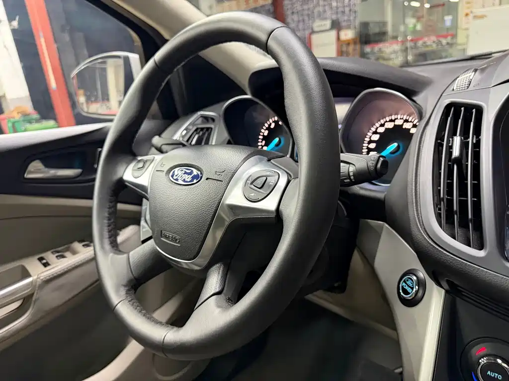 Ford Kuga — миниатюра 18