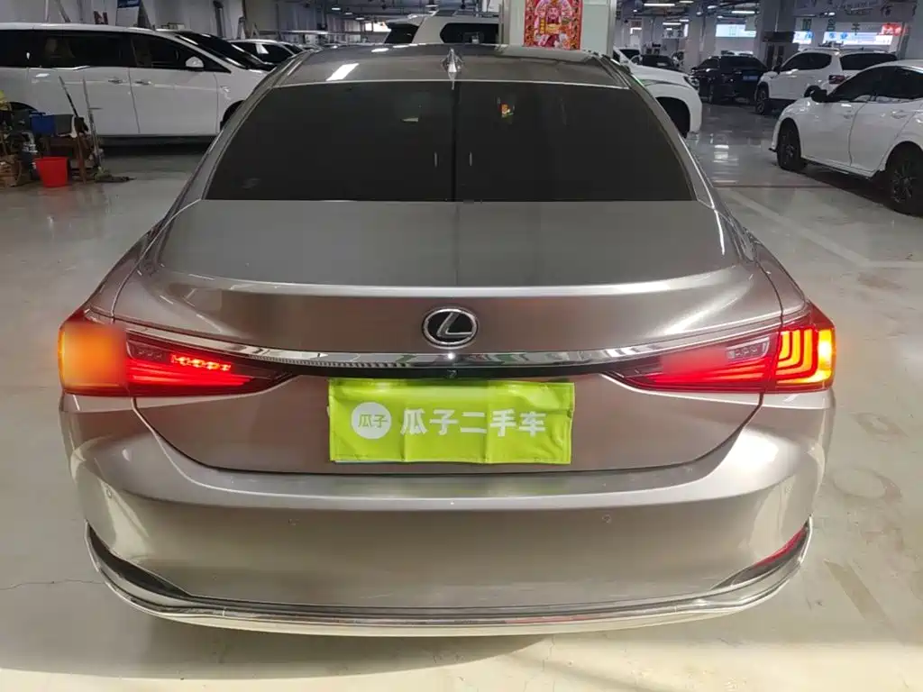 Lexus ES — миниатюра 6