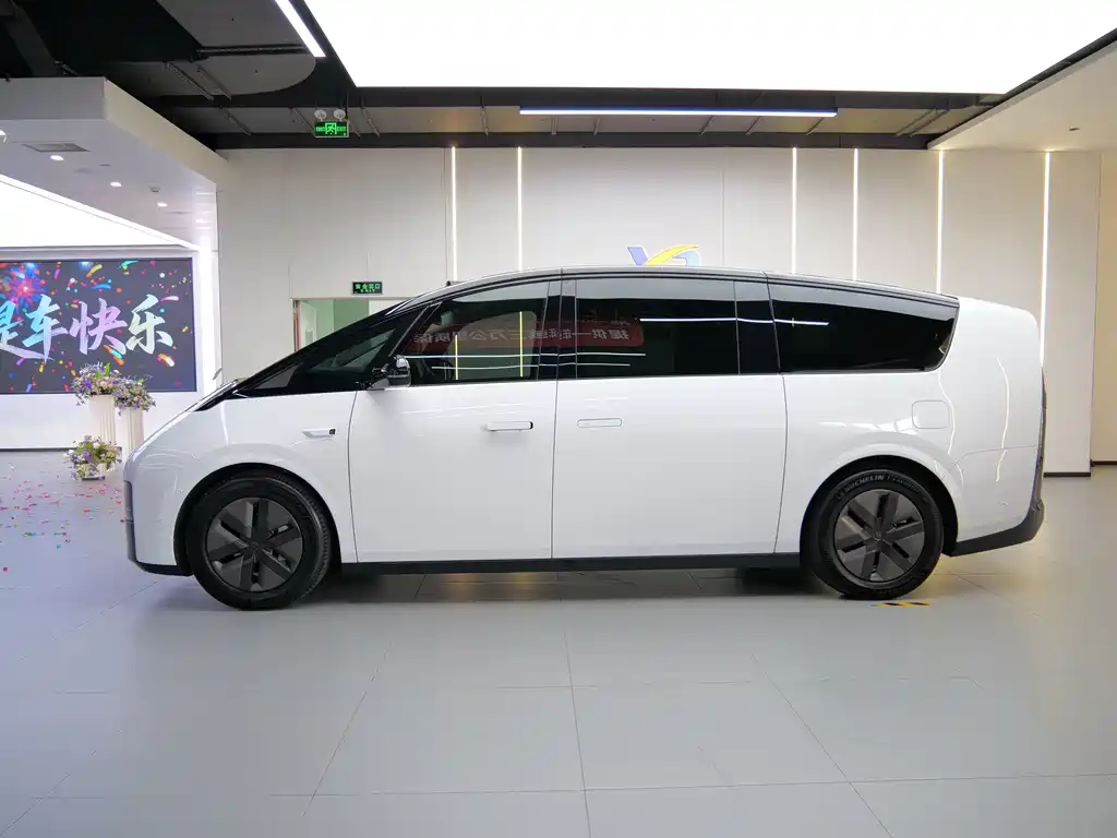 Li Auto Li MEGA — миниатюра 5