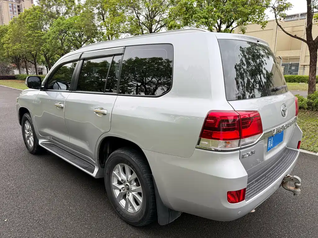 Toyota Land Cruiser — миниатюра 5