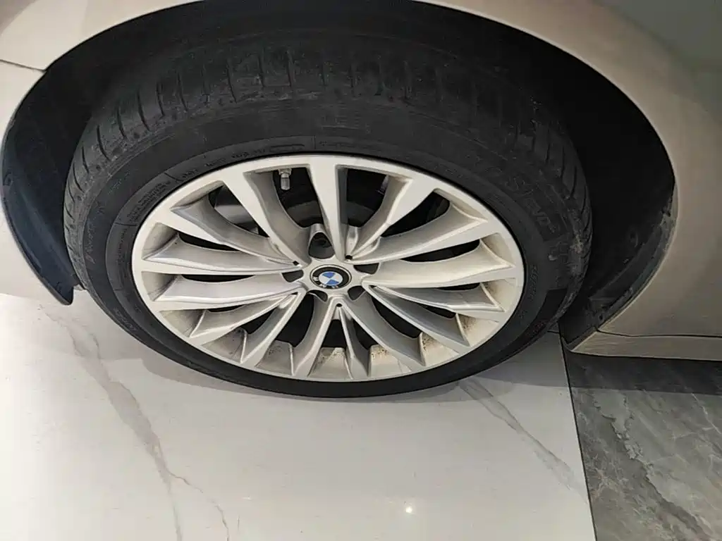 BMW 5 Series — миниатюра 23