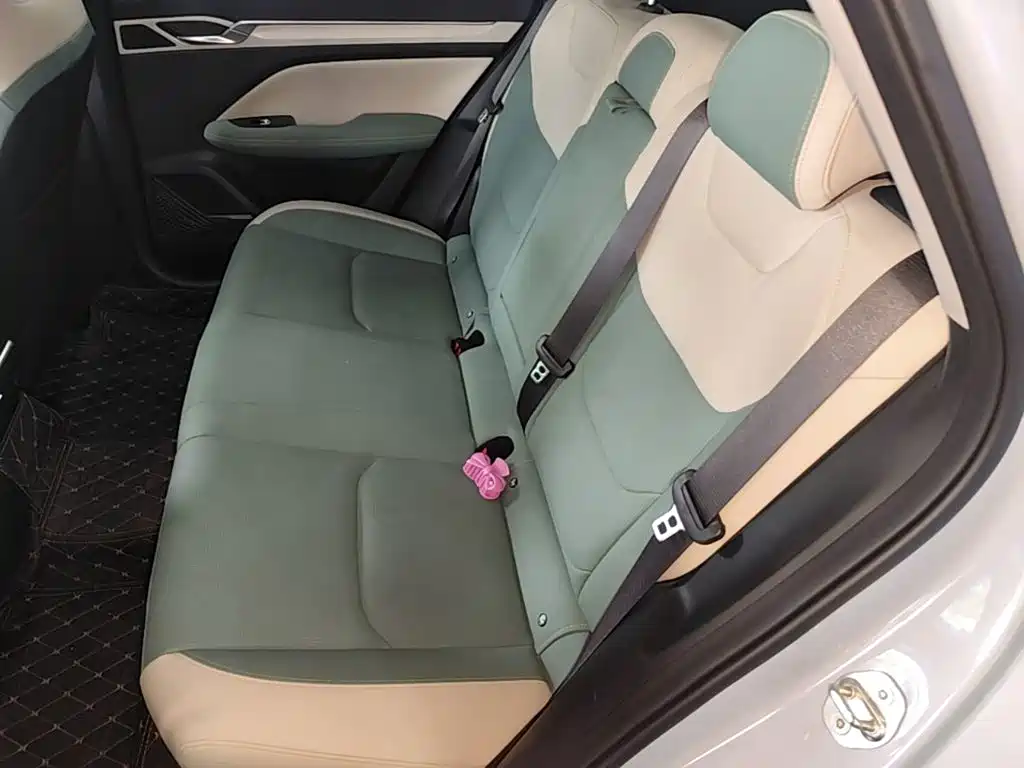 Geely L HiP — миниатюра 17