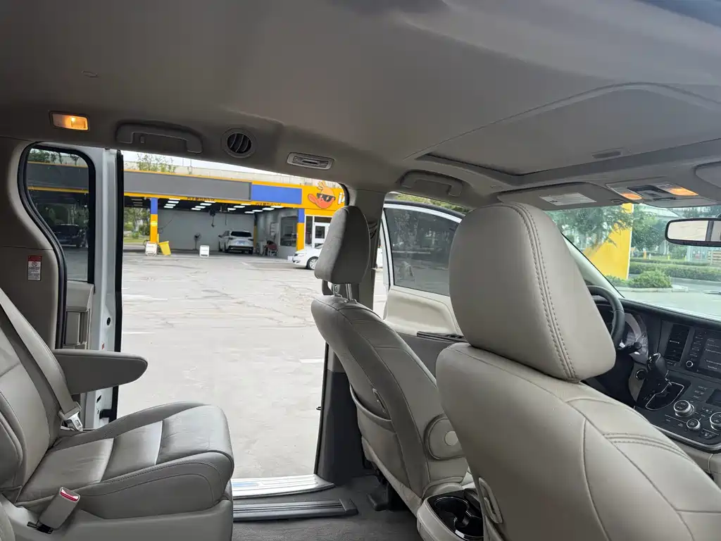 Toyota Sienna — миниатюра 9