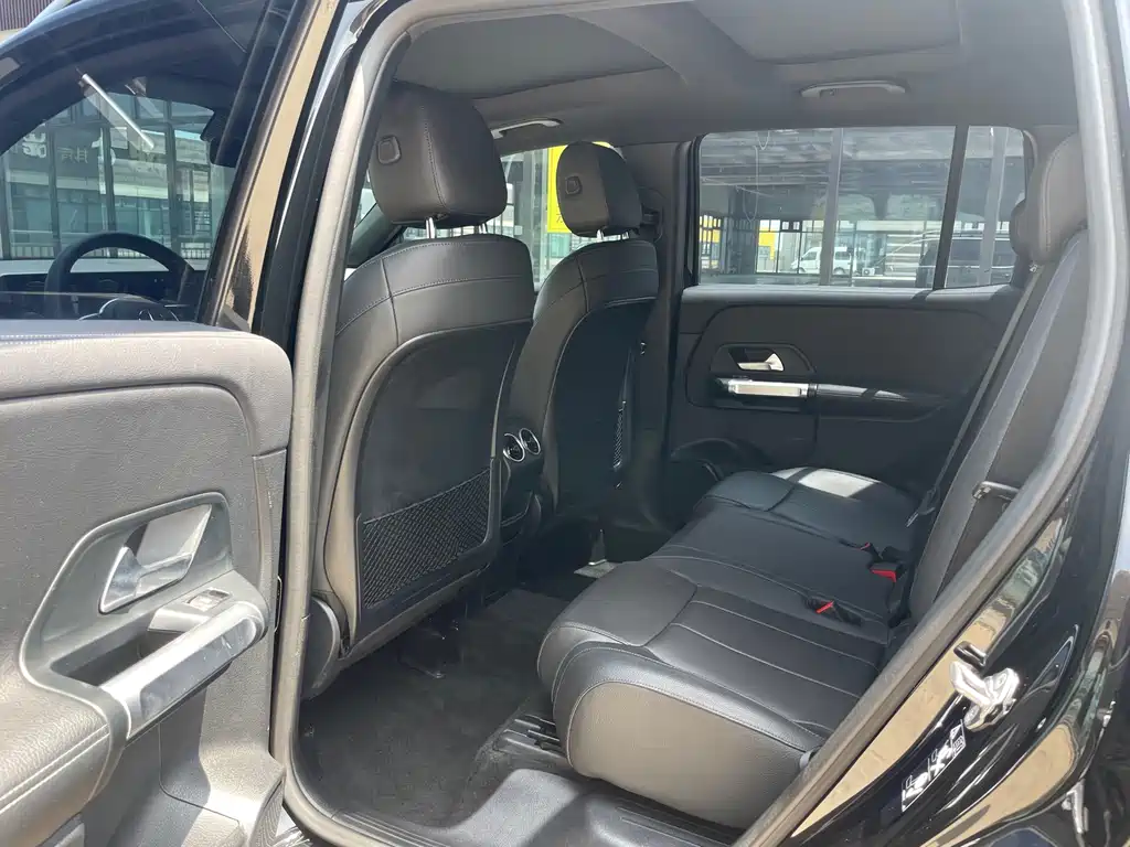 Mercedes-Benz GLB — миниатюра 9