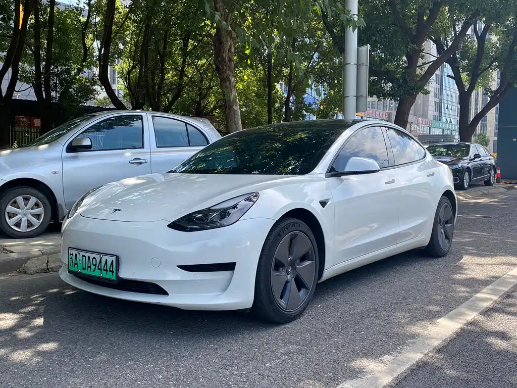 Tesla Model 3 — миниатюра 2