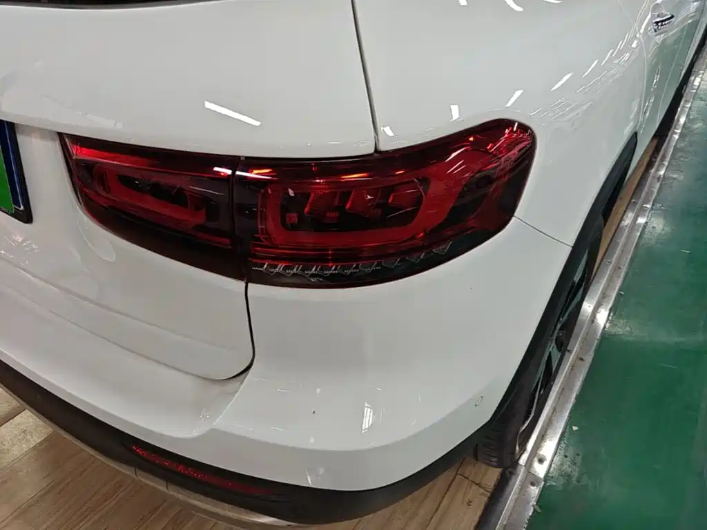 Mercedes-Benz GLB — миниатюра 8