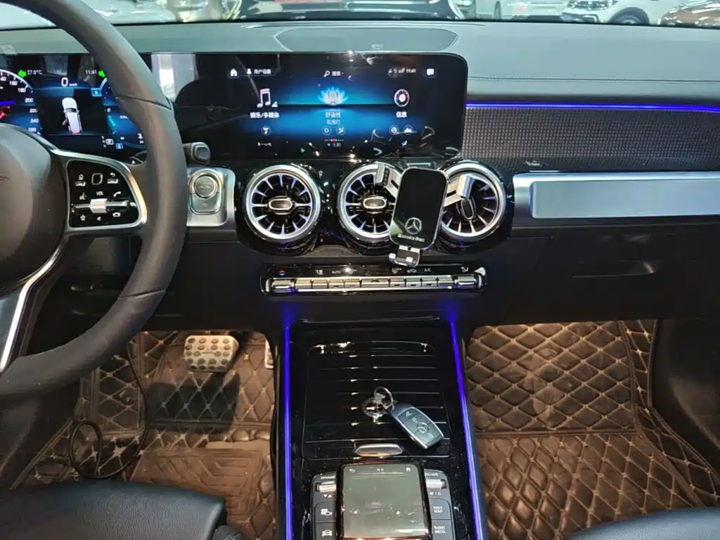 Mercedes-Benz GLB — миниатюра 13
