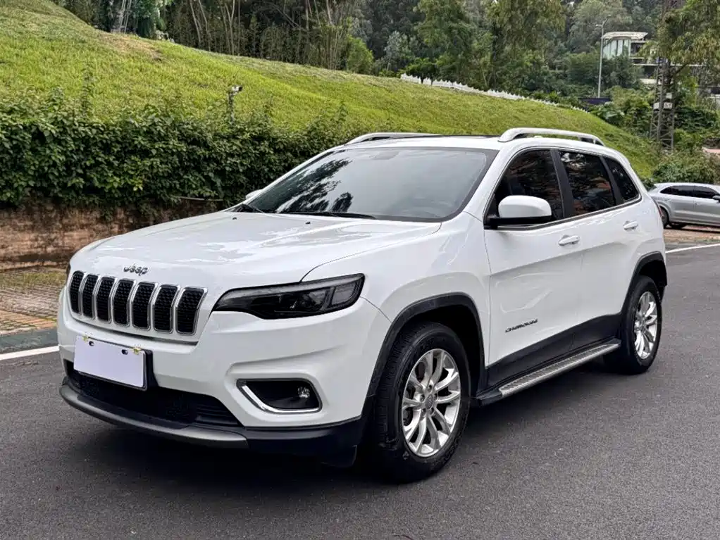 Купить Jeep Cherokee