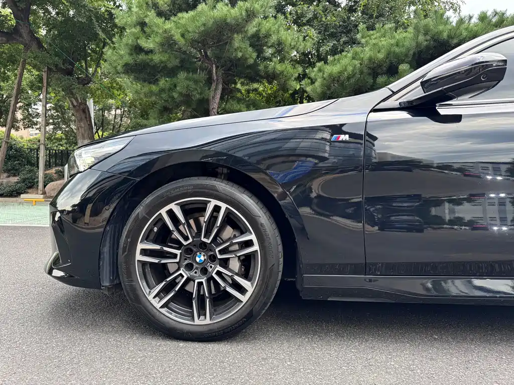 BMW 5 Series — миниатюра 15