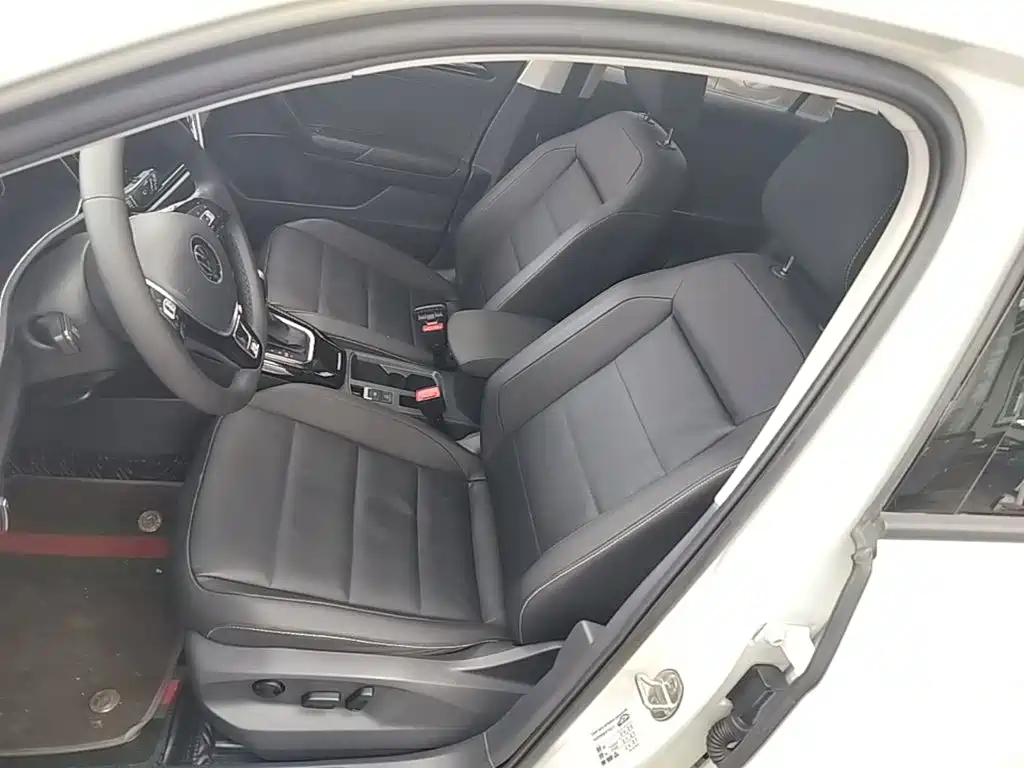 Volkswagen T-Roc — миниатюра 15