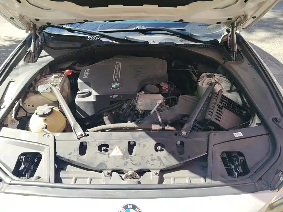 BMW 5 Series — миниатюра 10