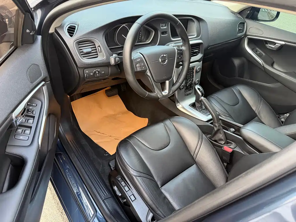 Volvo V40 — миниатюра 9