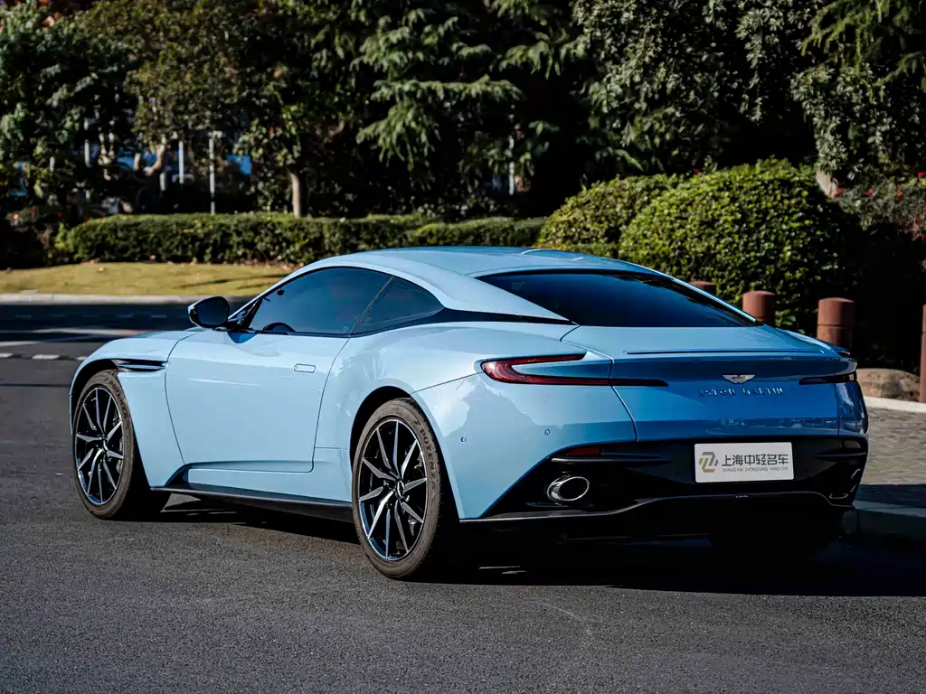 ASTON MARTIN DB11